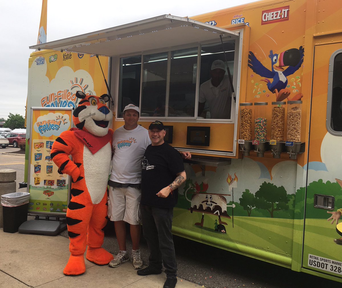 sean_isbell's tweet photo. Free Samples! @KelloggsUS @Jean_Luc_Picard_Jr 
@Kelloggcompany #SDWSU @cheezit
#Tonythetiger #FrostedFlakes @PopTarts #FruitLoops @Keebler @Eggo @RiceCrispyTreats @Pringles @Kraft @MacandCheese @koolaid @KelloggCompany @Krave @Chobani @ricekrispies
@Kroger @KrogerNews @Mi_Kroger https://t.co/uRUhmKnTZd