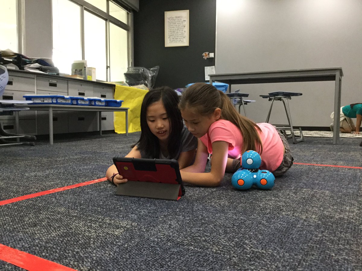 ASIJ3j's tweet photo. Using DASH robots by @WonderWorkshop to learn to code ... really cool and intuitive! @asijpassport https://t.co/gNfxHA6amJ