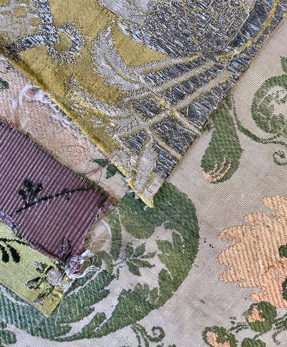 SilkDamask's tweet photo. #textiletuesday: 3 #fragments of #brocaded #silk fr. 1740-1770 each #woven with differing combos of #metallicthreads #silkthreads #chenille #studycollection #formystudents #handson #tactile https://t.co/J4EMZGJEt6