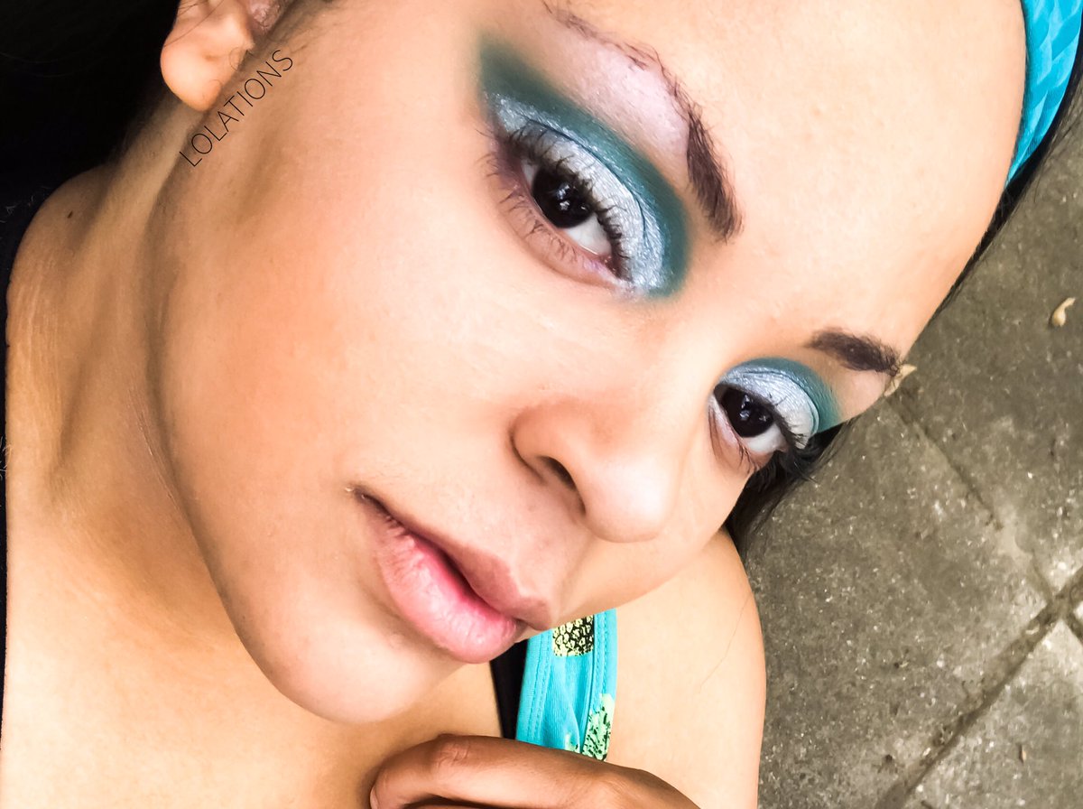 lolacharel's tweet image. Barbecuing! 🍍@lagirlusa #Wanderlust Palette + @essencemakeup Liquid Eyeshadow is a combo made in heaven 😇 @BenefitBeauty come thru on this 80° day my makeup is staying put and my pores are nonexistent 🙅🏽‍♀️ #porefessional ft. #Rollerlash keeps me poppin✨