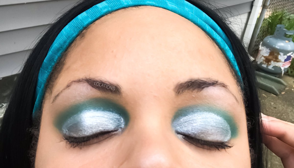 lolacharel's tweet image. Barbecuing! 🍍@lagirlusa #Wanderlust Palette + @essencemakeup Liquid Eyeshadow is a combo made in heaven 😇 @BenefitBeauty come thru on this 80° day my makeup is staying put and my pores are nonexistent 🙅🏽‍♀️ #porefessional ft. #Rollerlash keeps me poppin✨