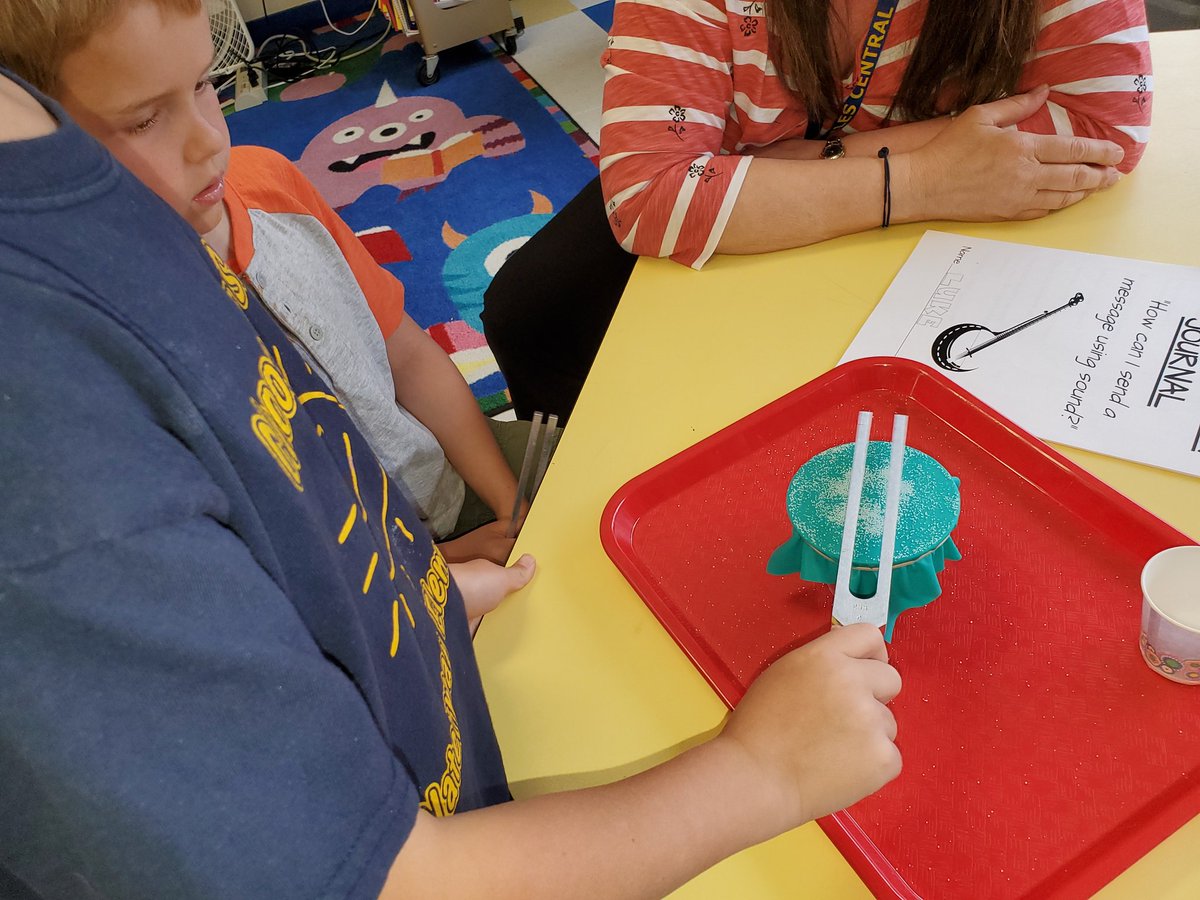arnott_sk's tweet photo. @hollylynn48 @jwhehl @SmithsonianScie 1st graders gathering evidence that sound not only is made from vibrations, but it also gives off vibrations!! #ocmscience https://t.co/rISlGxp5Ox