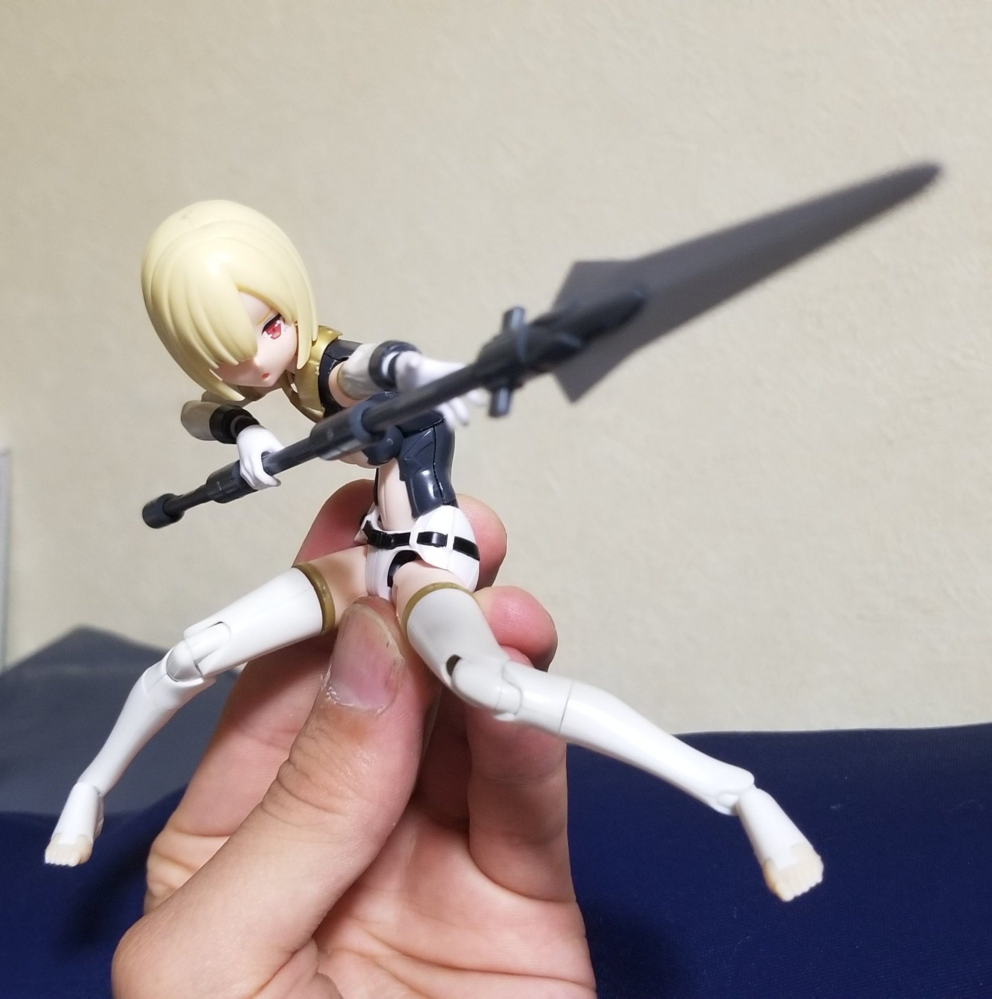 とりぴー ポーズ解説本販売中 躍動感強めの槍の構えです とりポージング