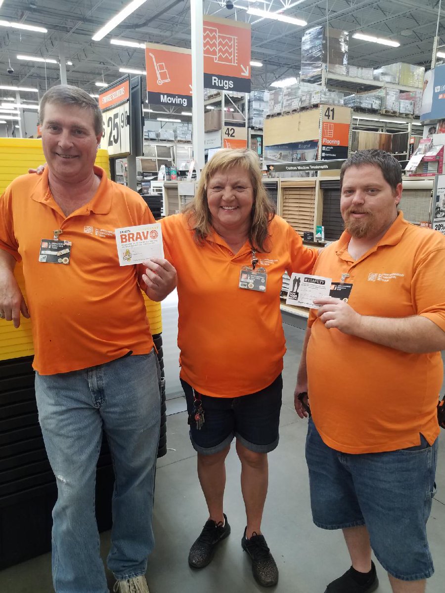 Caroline recognizing Roy and Brent for ppe #safetyfirst@6554 #gotyourback <a href="/KyleSelf1/">Kyle Self</a>