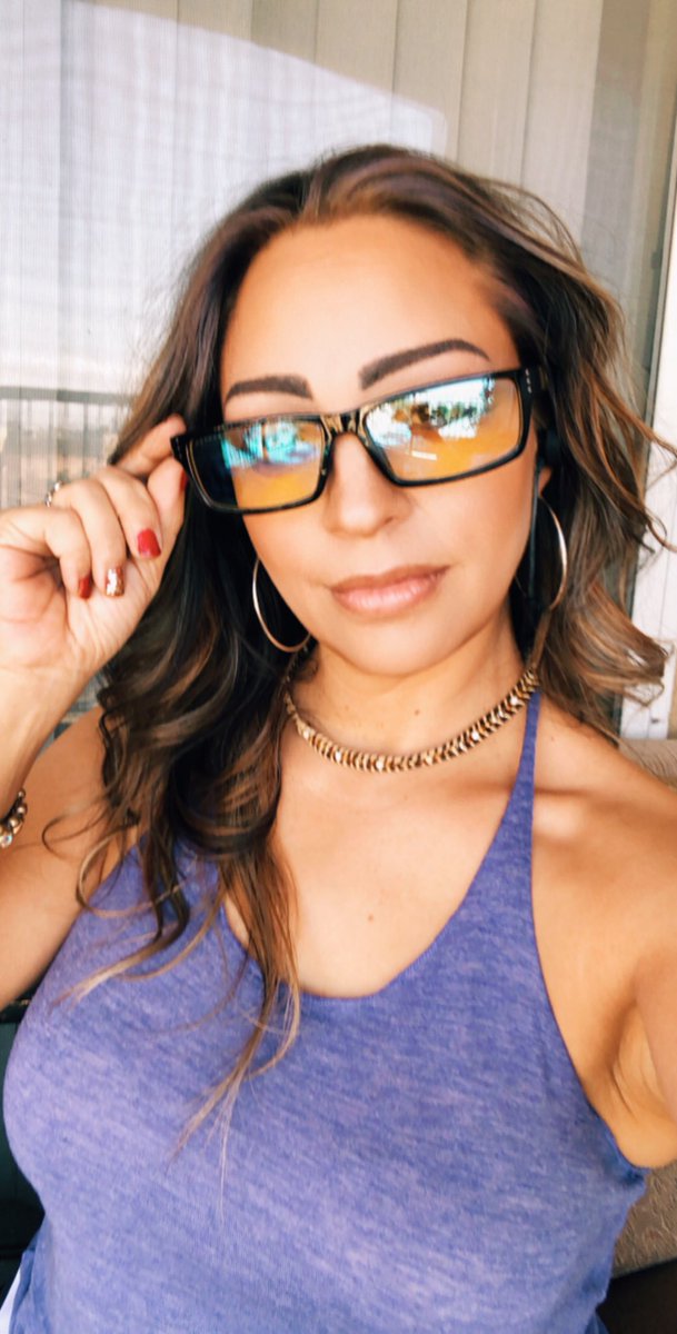 LilBlastyBlast_'s tweet image. Can I just say...
I absolutely ❤️ my Gunnars!
Which pair do you like on me?
@GUNNAROptiks 
#gunnar #slay #KeepinItClassy