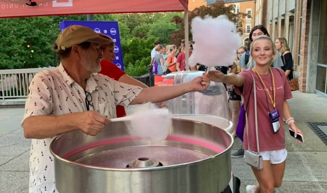 GetTheHill's tweet photo. Raise your hand 🤚 if you love cotton candy and money 💵?! Us too! That's why we love giving out these $500 book scholarships and tasty treats at SOAR 2019. #SOAR19 https://t.co/ZitJTAufyo