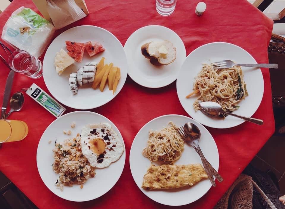 CrossingHotel's tweet photo. Year after year, we’re proud of the reviews guests &amp; visitors leave about our daily breakfast buffet. Between 7 &amp; 10am, we offer Lao breakfast options as well as locally sourced fruit, muesli, fresh baked baguette, made to order pancakes and omelettes. 

#hoteldining #vangvieng https://t.co/GboCJRZAi7