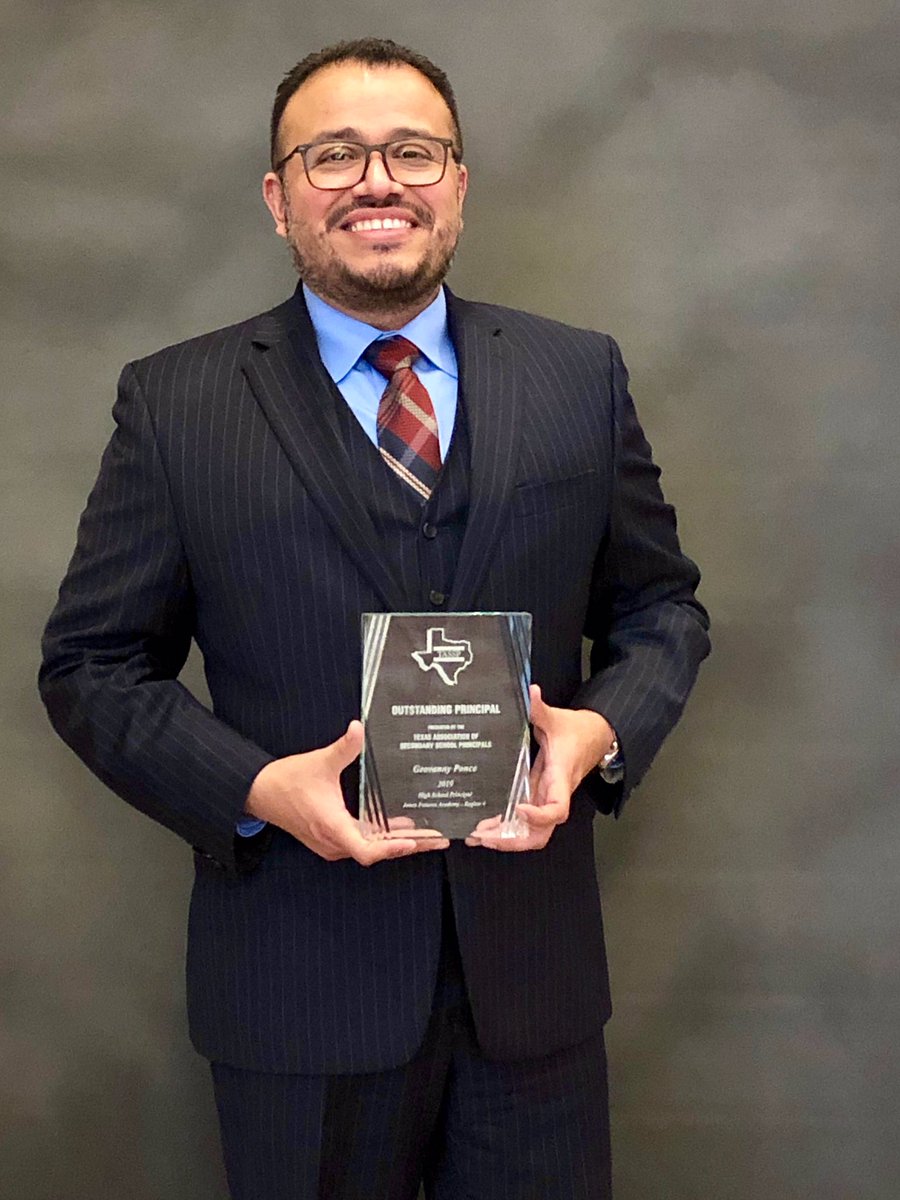 HISDHighSchools's tweet photo. Congratulations @Ponce_East! Region 4 secondary principal of the year! @HoustonISD @TeamHISD @HISDSupe @TASSP1 @Region4ESC @JonesFutures_A #goingforthegold 🏆 https://t.co/e4XCKDix8l