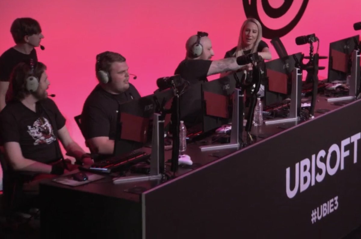 AGratefulCookie's tweet photo. Team @Setback_ at #E32019 #Ubisoft #ForHonor #ProudStreamerMom @Onemillionkitys 😻 https://t.co/5C0UaCK26x