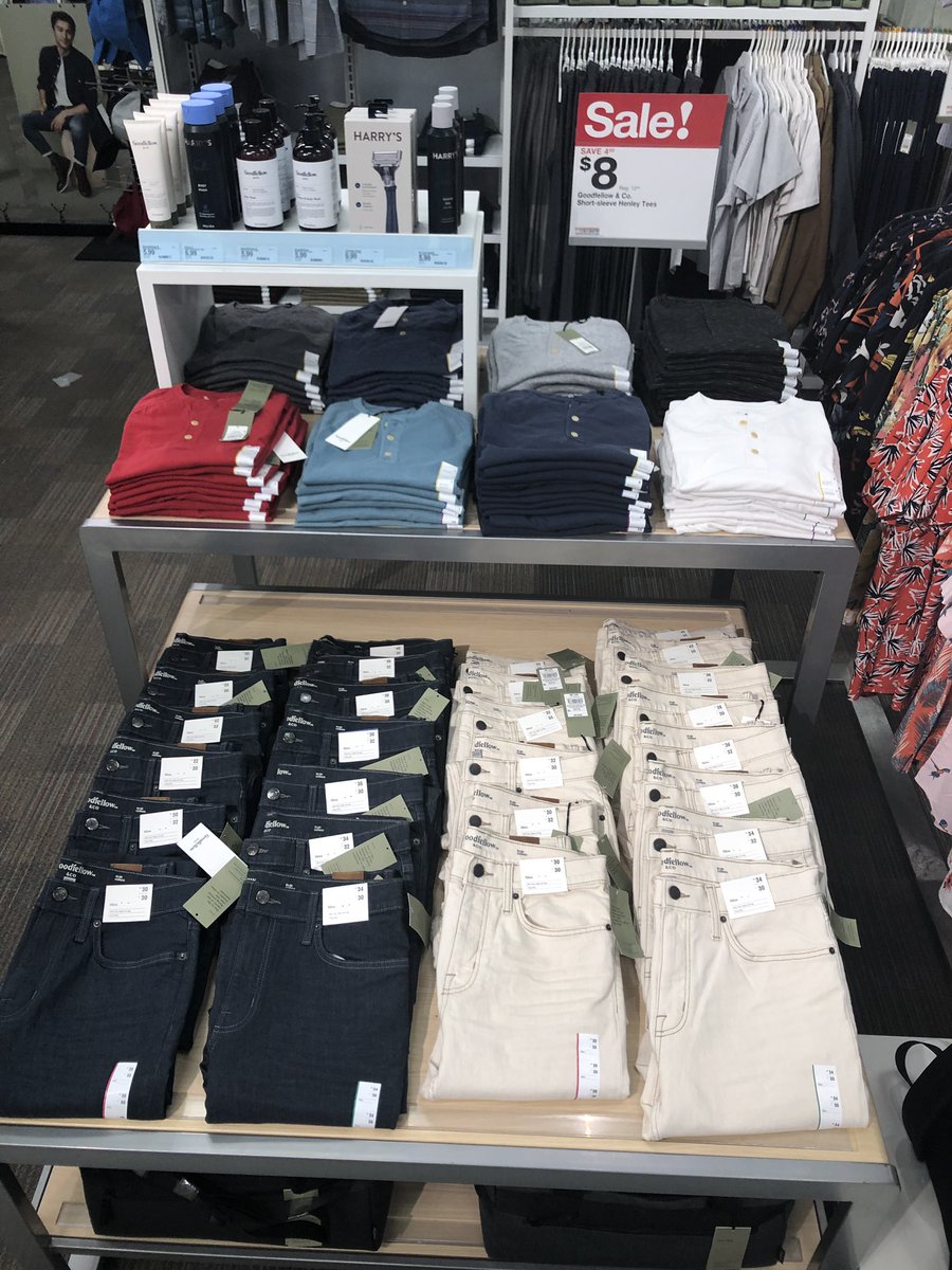 KatePaxson's tweet photo. When Monday morning #brandstandards stop you in your tracks! #brandowners #VM #WorkSomeWhereYouLove ❤️🎯 https://t.co/EEBJM8O7hU