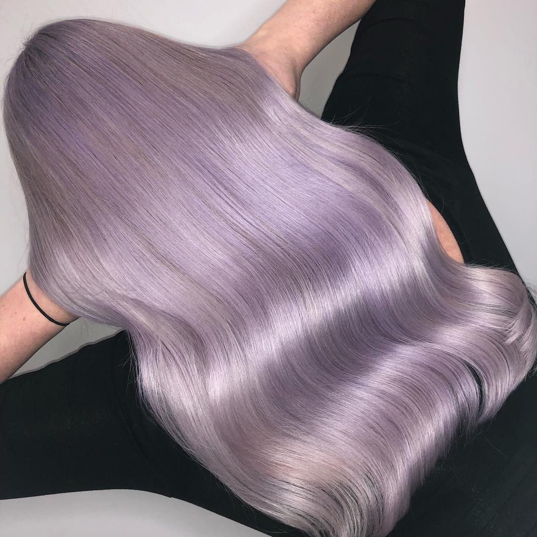 WellaEducation's tweet photo. The 🔑 to @glam.by.heather's iconic shine? #PROproduct #EIMI Glam Mist. ✨
.
#wellalife #wellahair #wellaeducation #stylistspotlight https://t.co/HDwj9gArn5