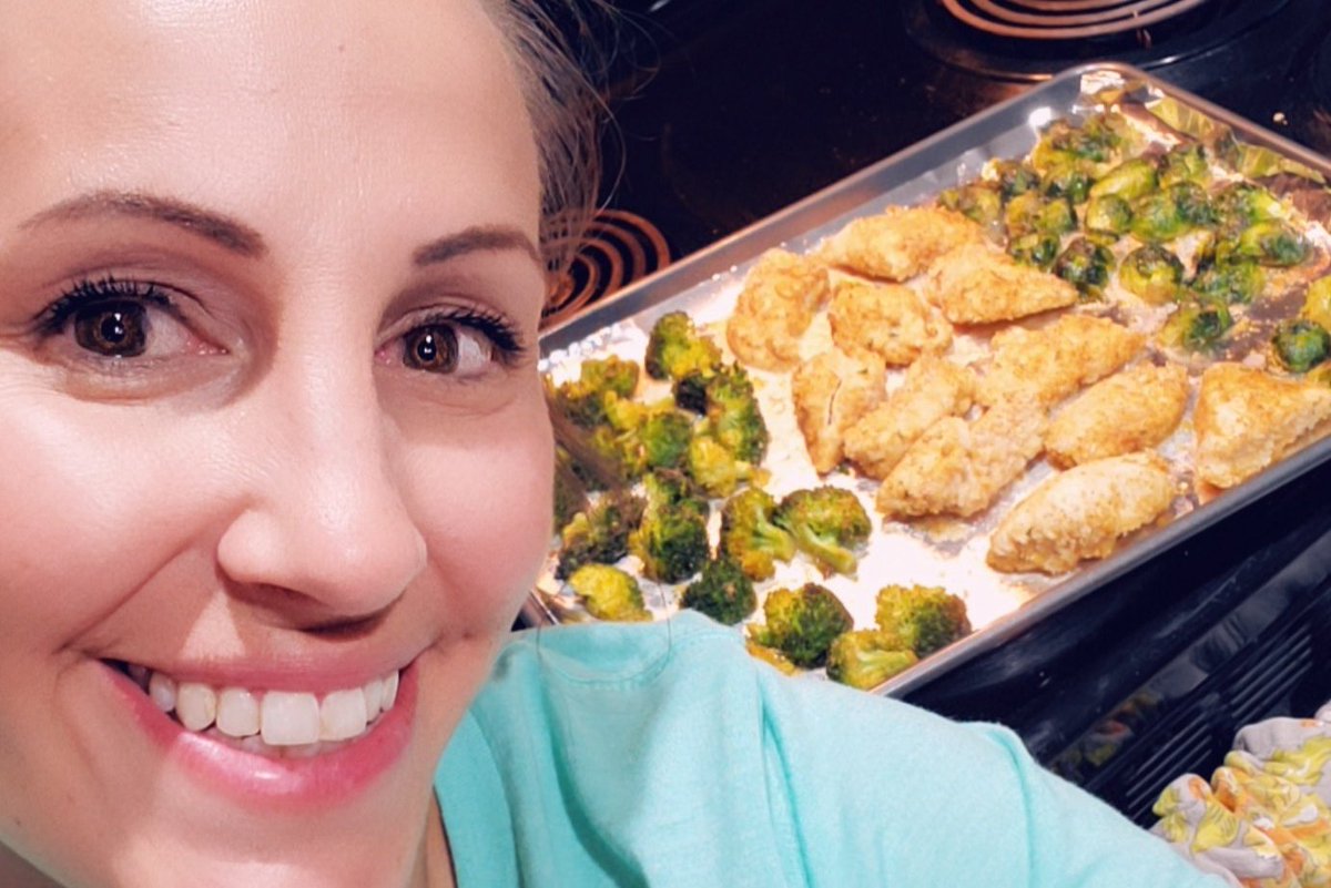MrsWestisBest's tweet photo. Summertime #cookingselfie #GEsummer #iteachsecond @Golbowtweets https://t.co/qiPQhCQ4LZ