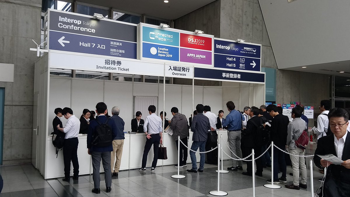 imamoosan's tweet photo. 今日はデジタル系の展示会@ #幕張メッセ
#デジタルサイネージジャパン
#connectedmedia
#interoptokyo https://t.co/lDI0yma2Bw