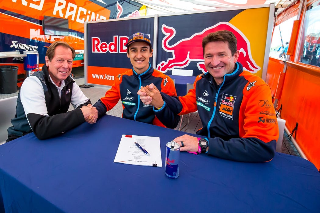 FuelUniverseTV's tweet photo. Marvin Musquin renueva con KTM hasta 2021 || https://t.co/0NGUVXKZWK ||
#AMAMX #AMASX #Musquin #KTM #FuelUniverse https://t.co/KZpd47yxFA