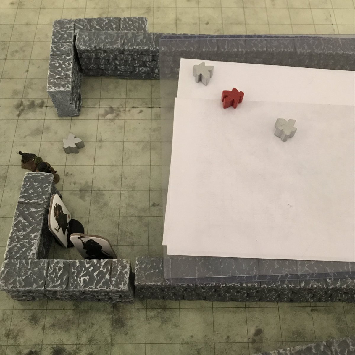 npcstoryhook's tweet photo. Report on Tonight’s D&amp;D Session: Ranger with his Wolf, a Loxodon Cleric, and an Eberron Wizard took on 3 Sliver Broodlings + 1 Fury Sliver in an underground Mizzium Ore Mine on Ravnica. Players had a blast until Fury Sliver burrowed away. #ActualPlay #DnD #ravnica #MtG #homebrew https://t.co/vI5bcjN9YF