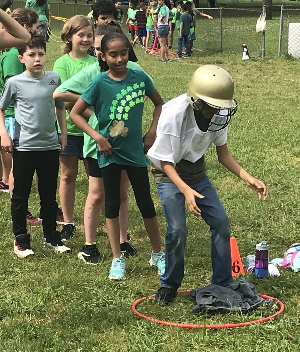 CoachAntalek's tweet photo. South Ave Field Day for grades 3-5 was an overwhelming success!! Our students had an amazing time! Their smiles all day showed pure joy and excitement! A big thank you to our parent volunteers who helped make this day possible! 🏆 @BCSDBulldogs @Tobin_PE @LauraCahill7 https://t.co/iNXwTIMOv1