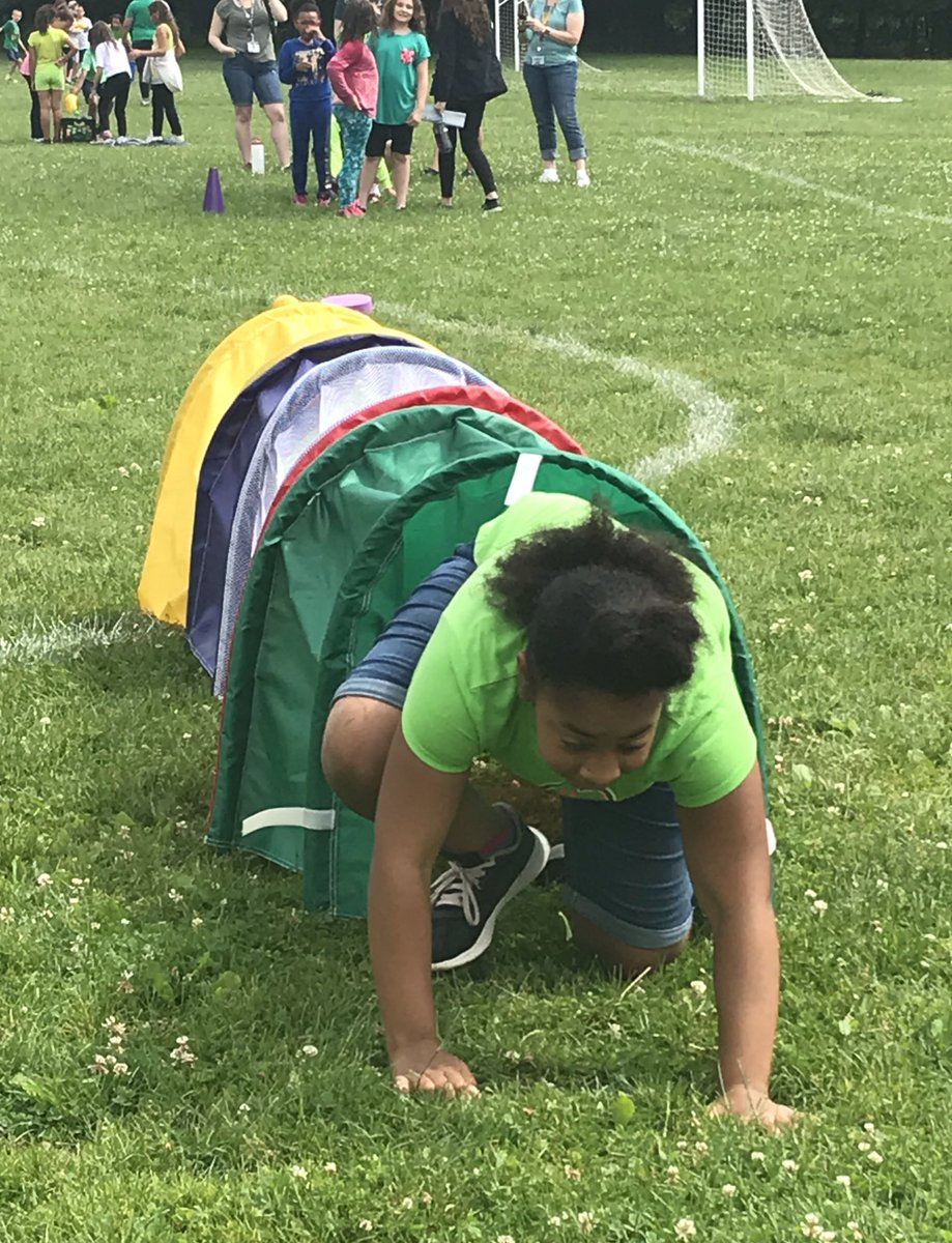 CoachAntalek's tweet photo. South Ave Field Day for grades 3-5 was an overwhelming success!! Our students had an amazing time! Their smiles all day showed pure joy and excitement! A big thank you to our parent volunteers who helped make this day possible! 🏆 @BCSDBulldogs @Tobin_PE @LauraCahill7 https://t.co/iNXwTIMOv1