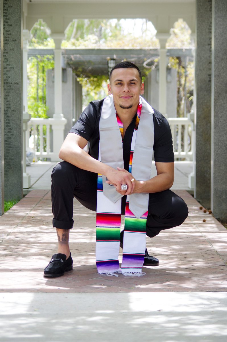 CrisSolano_DCQB's tweet image. I’m a little late but here go my grad photos 🎓