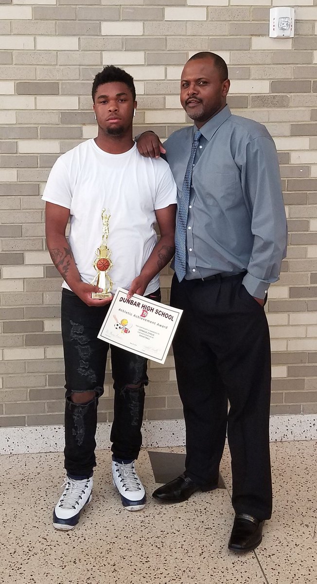 coachwater20's tweet photo. @DunbarDCSports 2018-2019 Athletic Awards Banquet!! Congrats to everyone that received awards!! Continue to work hard and strive to achieve as many goals you set for yourself!! #EverydayAtDunbar #Rolltideroll @muddywater30 @DaFuture32 @ChrisMCastillo3 @AP_TGoodman @daphenom1335 https://t.co/GbBDJ0DiBh