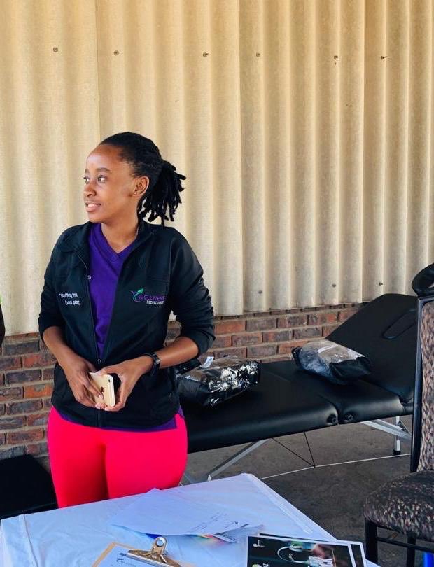 WRediscovery's tweet photo. #WomanCrushWednesday
Today we are crushing on FAFFIE, our Fitness and Lifestyle coach
‘I murder fat for a living!’
Faffie is a Personal Trainer and Yoga Instructor by profession
#WellnessReDiscoveryTeam https://t.co/CZ7SHLD3xQ