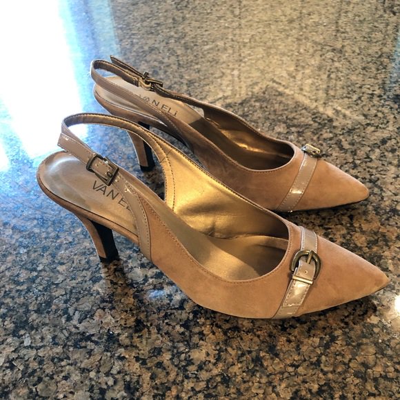 KLynnWin's tweet photo. So good I had to share! Check out all the items I'm loving on @Poshmarkapp #poshmark #fashion #style #shopmycloset #payless #vaneli #whitehouseblackmarket: https://t.co/UZW8FntIdm https://t.co/NPugViJoEI