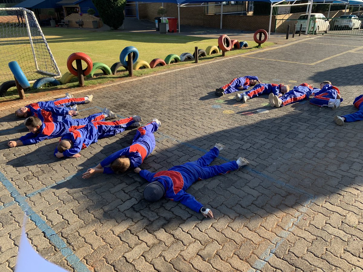 sam_barnett02's tweet photo. Building our spelling words with our bodies. #BodyOn #BoyFriendly #ActiveLearning @BenniesJP https://t.co/dEeD6FNObf