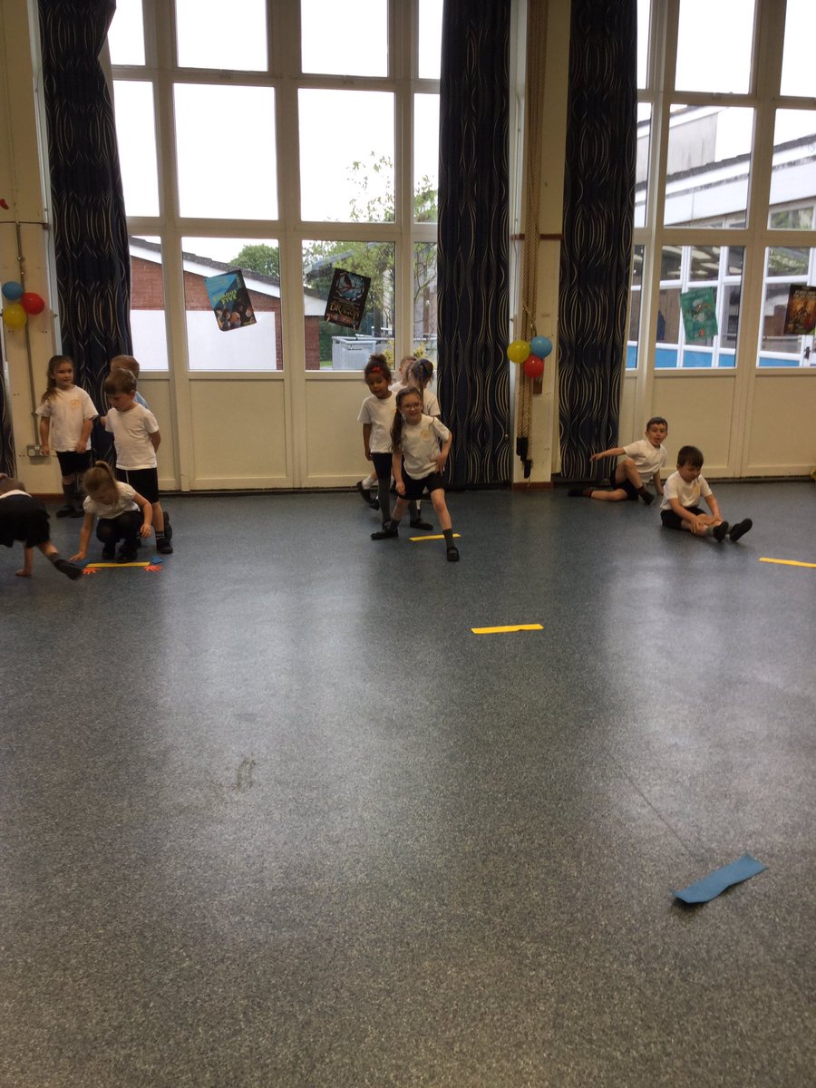 Astley_Class's tweet photo. What a difference a year makes 🌟 we’ve gone from spending most of our PE lessons getting changed to now when you are confidently learning and improving your skills and techniques 👏👏👏 #welldone #EYFS #wherehastheyeargone https://t.co/rXCT2KeLBv