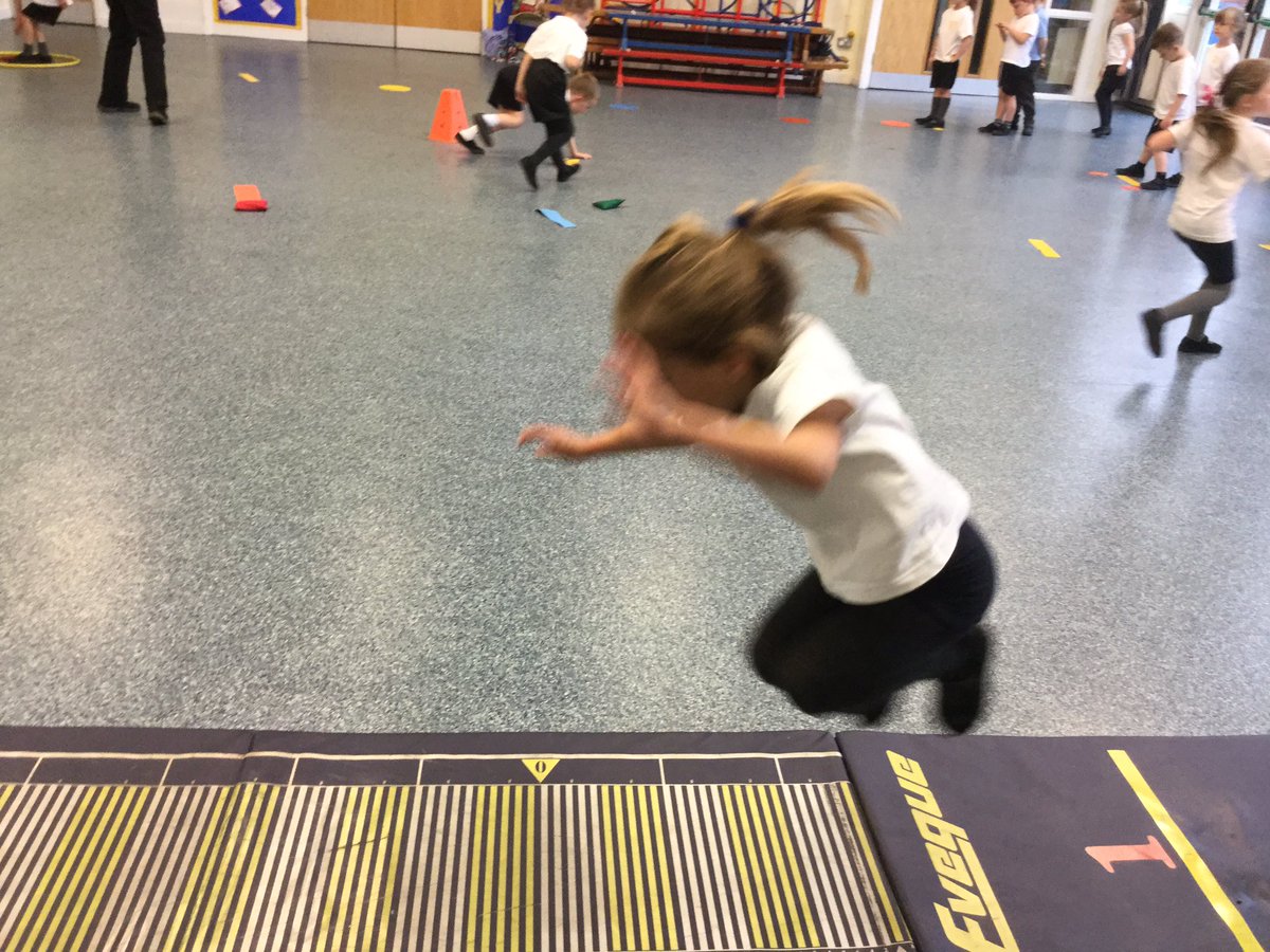 Astley_Class's tweet photo. What a difference a year makes 🌟 we’ve gone from spending most of our PE lessons getting changed to now when you are confidently learning and improving your skills and techniques 👏👏👏 #welldone #EYFS #wherehastheyeargone https://t.co/rXCT2KeLBv