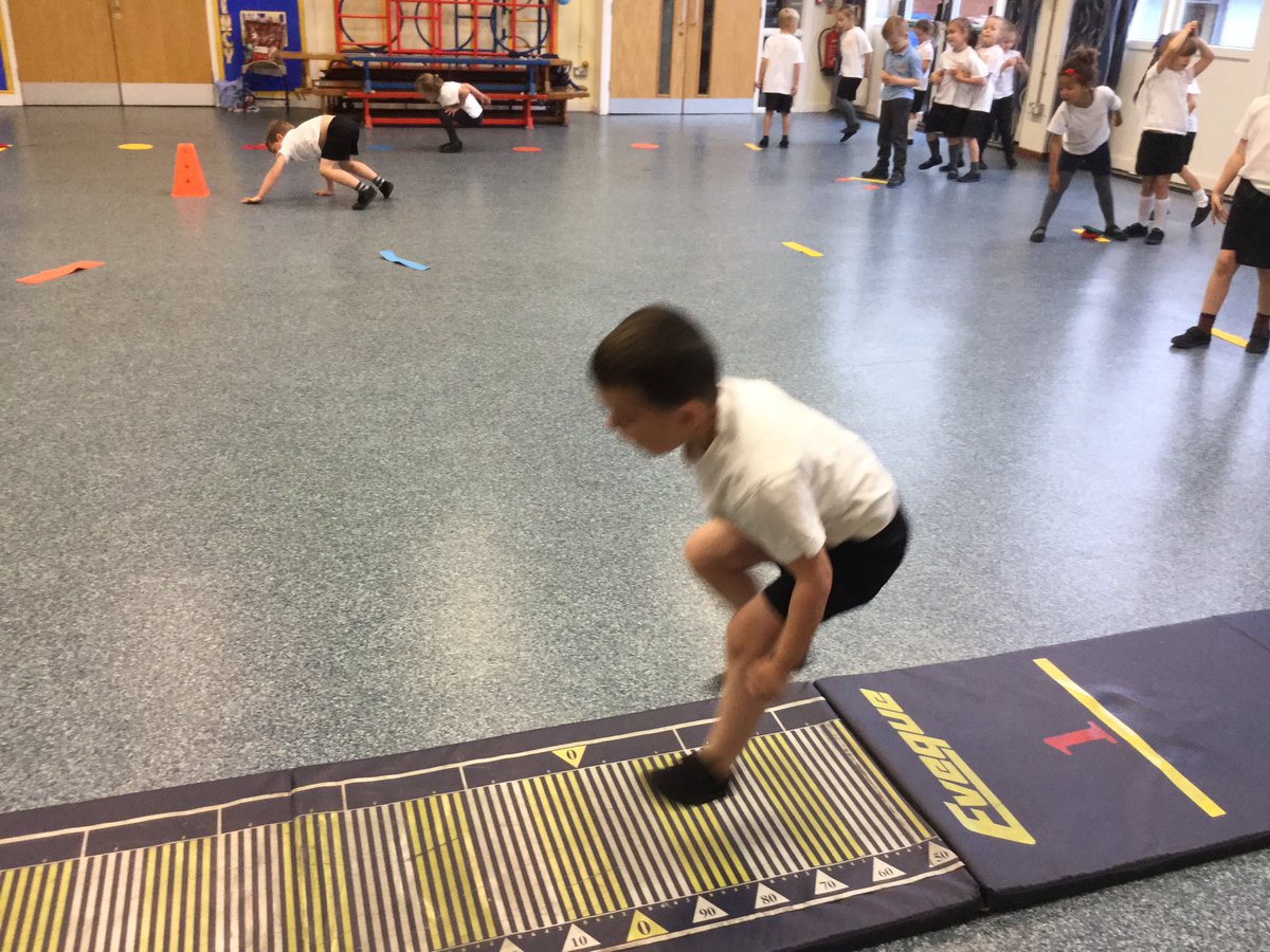 Astley_Class's tweet photo. What a difference a year makes 🌟 we’ve gone from spending most of our PE lessons getting changed to now when you are confidently learning and improving your skills and techniques 👏👏👏 #welldone #EYFS #wherehastheyeargone https://t.co/rXCT2KeLBv