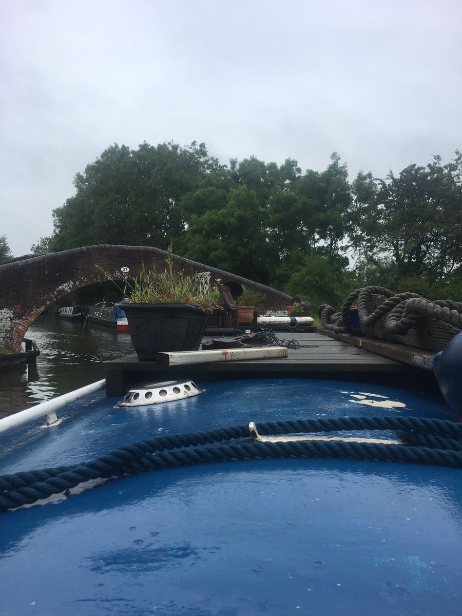 Miranda_Roszko's tweet photo. Off early, another junction and the #hattonflight of 30 locks to come! Wish us luck.... https://t.co/ah3vK3urMf