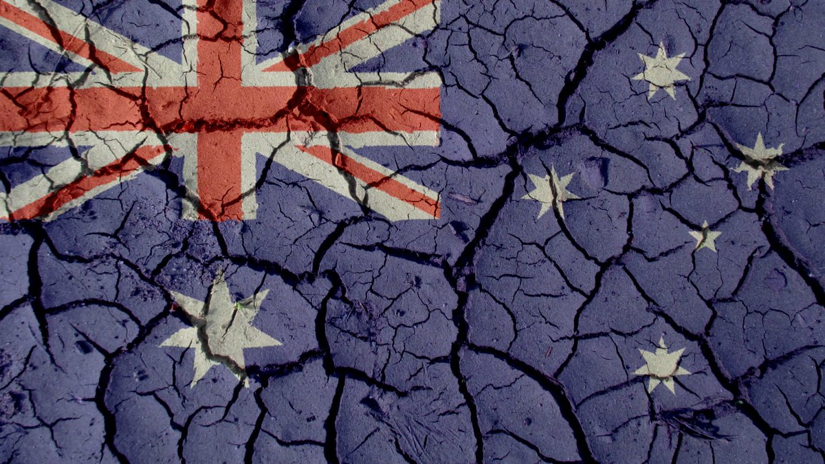 MonashUni's tweet photo. Australia has arrived at a crossroads and has to make a choice. But much more is at stake than media freedom and free speech, writes @Monash_Arts' @johanBalance. This is about how we want our democracy to function: https://t.co/XgjltUc0uz
#MonashArts #AFPRaids #MonashLens https://t.co/9x8qgAf1GK