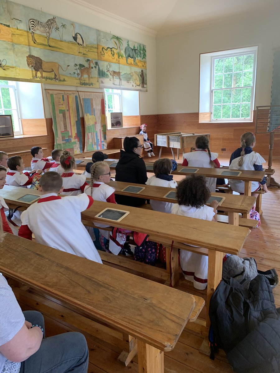MissRhindP2's tweet photo. P2 had a fab day at @newlanarkwhs for their school trip! We loved the old toys and classroom. #VictorianTopic https://t.co/ul60HaqyKq
