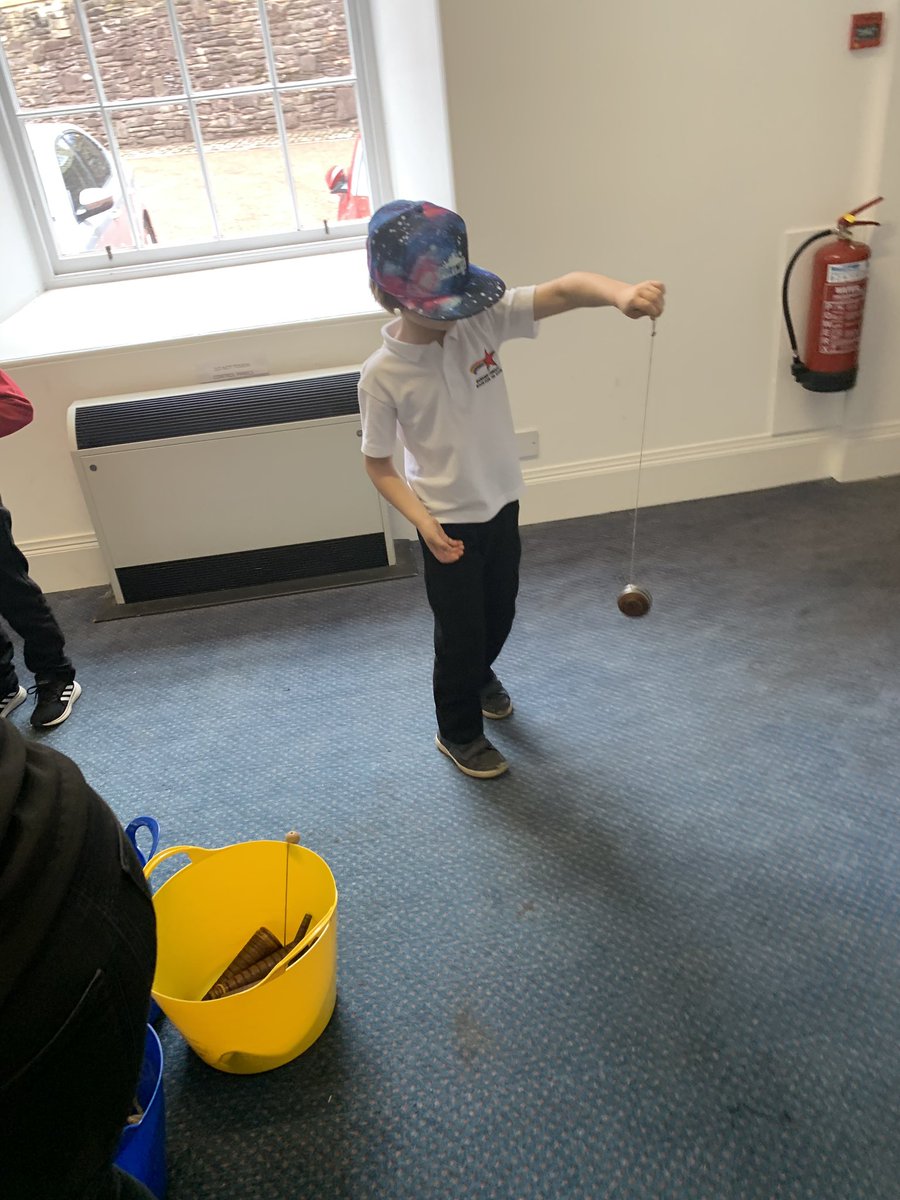 MissRhindP2's tweet photo. P2 had a fab day at @newlanarkwhs for their school trip! We loved the old toys and classroom. #VictorianTopic https://t.co/qeqm8mqP3X