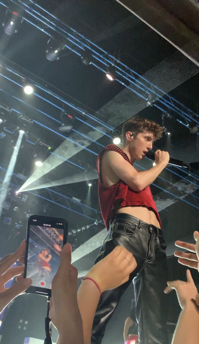 Cheyisdelicate's tweet photo. I am never going to get over this performance at #GOWESTFEST . The gay pride & inclusion, the view I had, the fact that pop star legend @troyesivan touched my hand during Bloom. ๐น https://t.co/K8NSz1dxOA