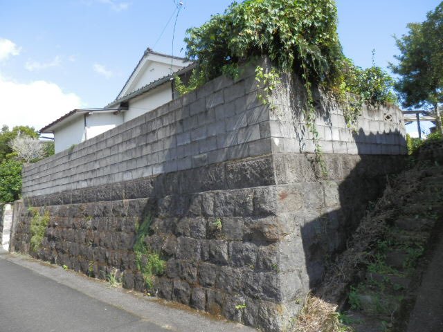 城壁に囲まれて