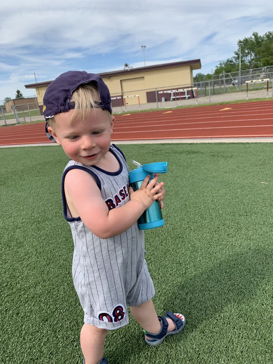 Oreadbum's tweet photo. Suns out guns out https://t.co/vlfxG8XMeN
