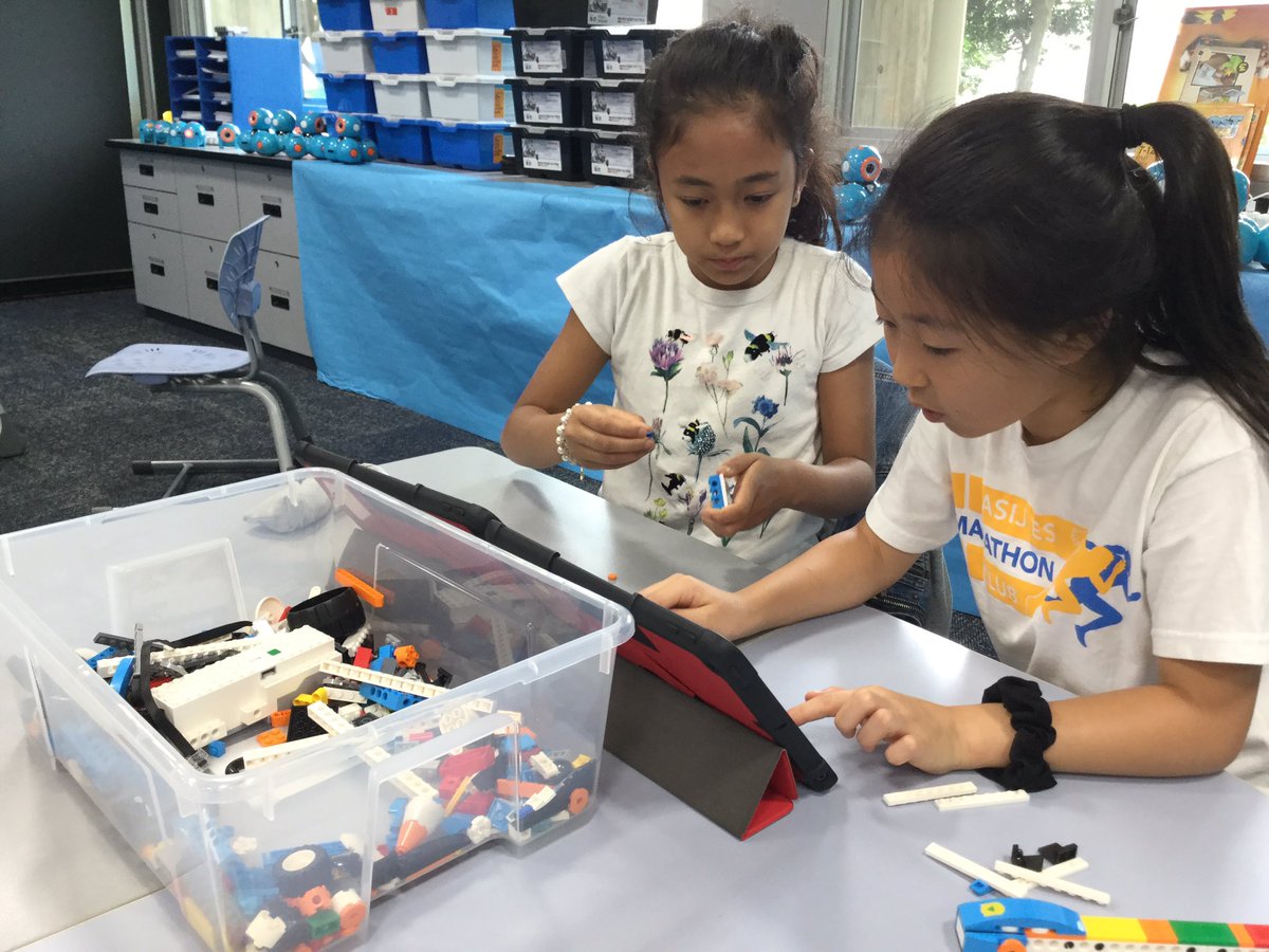 ASIJ3j's tweet photo. Building, then coding with the @LEGO_Group Boost kits #explore #learn #create with @asijpassport https://t.co/Xg6vDS8q7E
