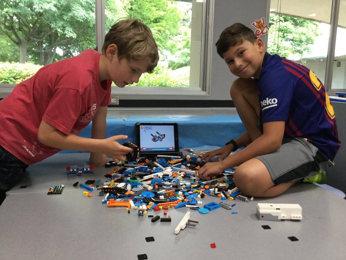ASIJ3j's tweet photo. Building, then coding with the @LEGO_Group Boost kits #explore #learn #create with @asijpassport https://t.co/Xg6vDS8q7E