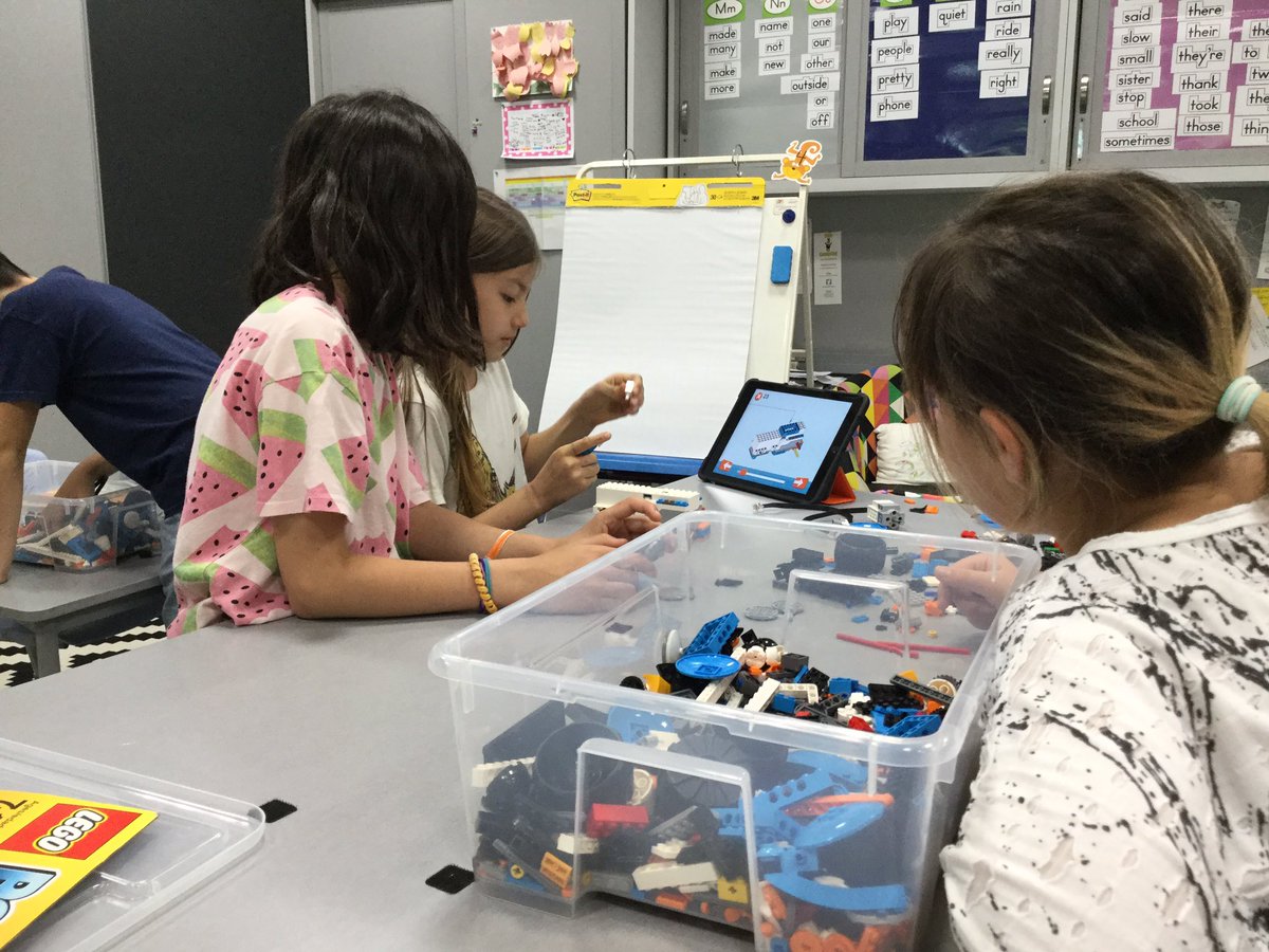ASIJ3j's tweet photo. Building, then coding with the @LEGO_Group Boost kits #explore #learn #create with @asijpassport https://t.co/Xg6vDS8q7E