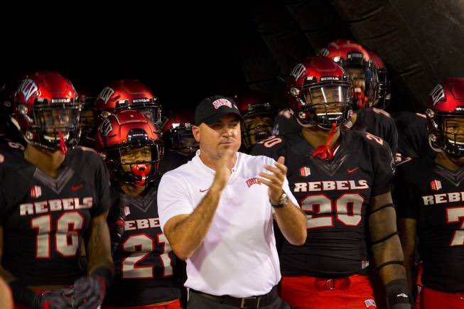 damienmoore_28's tweet photo. Blessed to say I have received my 8th offer from UNLV ‼️thank you @CoachTABurkett . @CoachHagerty @SGVNSports @James_Escarcega @GregBiggins @adamgorney @247Sports @bangulo @FootballRecruit @_UnderTheRadar_ #RunningforPops❤️ https://t.co/OgIFZVcPuc