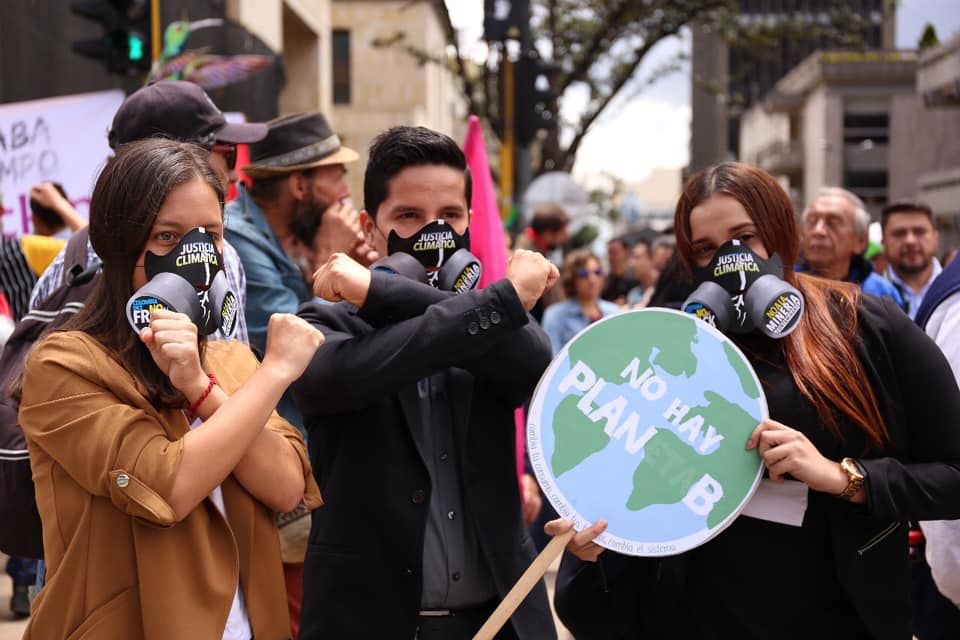 350's tweet photo. #StopTheFrackAttack! Last week was the National Water Carnival in Colombia and more than 100 cities and municipalities organized marches against fracking. These powerful images are from the march in Bogotá, Colombia. Photos: Cristina Juliana. #NoAlFrackingColombia #NoAlFracking https://t.co/UjQ4Z36xju