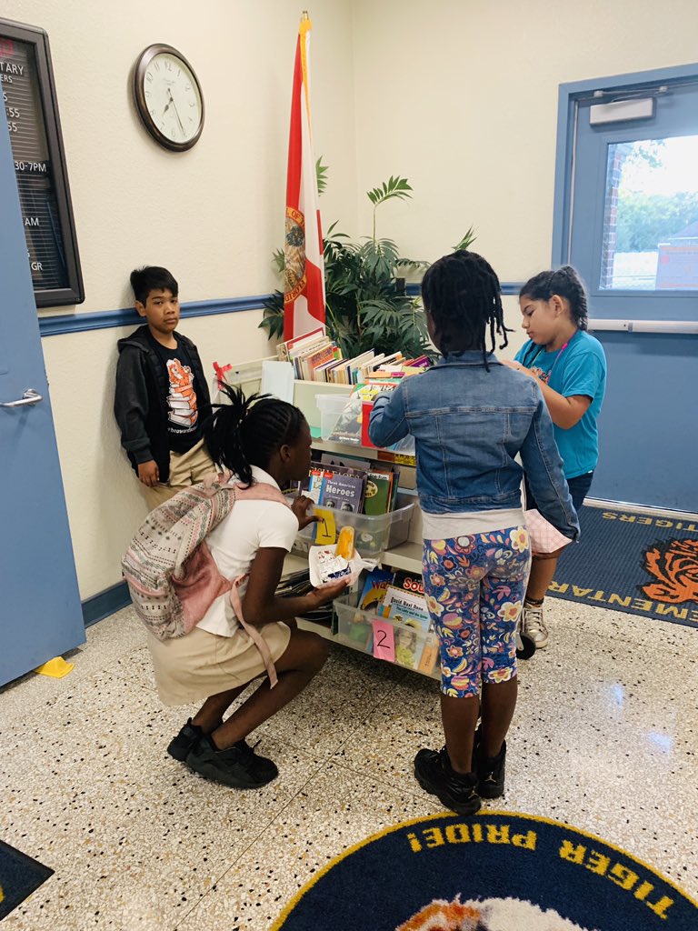 BrowardElem's tweet photo. Free Book Fridays was still a big hit on the last day of school! Our scholars will be reading over the summer! #missingourscholars❤️ @AchievementSch @BrowardElem @HcpsTeach @HCPSRead @HCPSElemELA @HillsboroughSch https://t.co/3b8uBPegC3