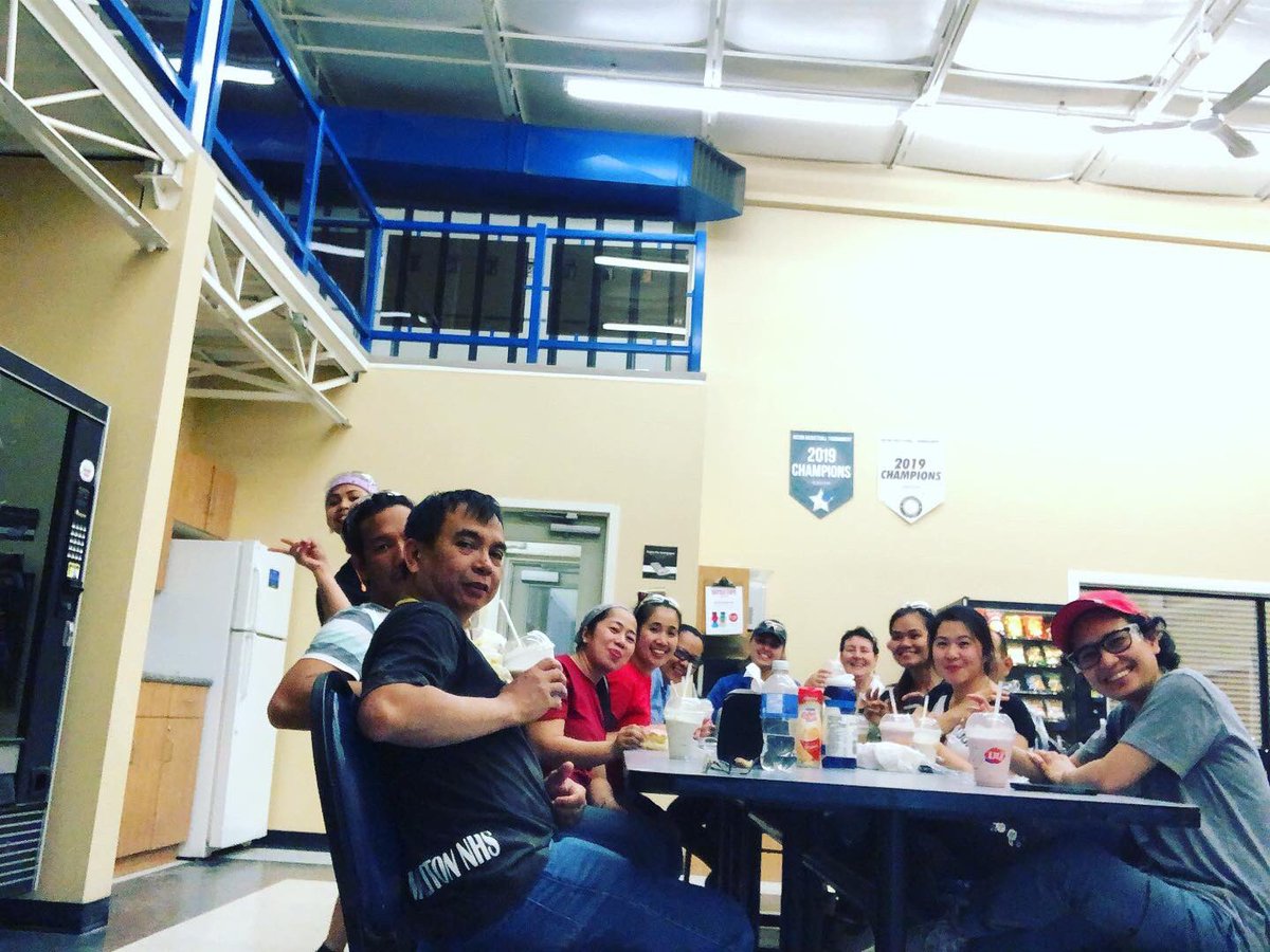 CaasiDorie's tweet photo. About last friday. #latepost #solidsandingdept #chillax https://t.co/XYPK93lyRA