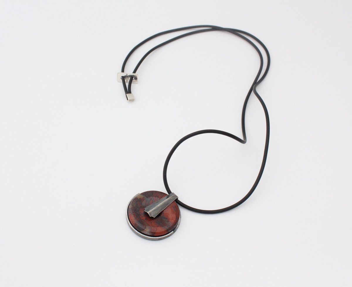 El Diseñador <a href="/pinedadamian/">pineda damian</a> nos comparte de su colección #Berlín algunas de las piezas ideales para celebrar este  #diadelpadre, inspiradas en la velaría del Sony Center de Berlín, cada pieza tienen una chispa de color para darle fuerza al hombre vanguardista y contemporáneo.