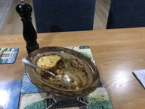 MumzJen's tweet photo. What's for dinner.Make the family happy and grab some mince on the way home and knock up a quick pie. Recipe @ https://t.co/1RGHS9enbT #midweekdinner #feedthefamily #HealthyFood https://t.co/i4X2G7f5fR