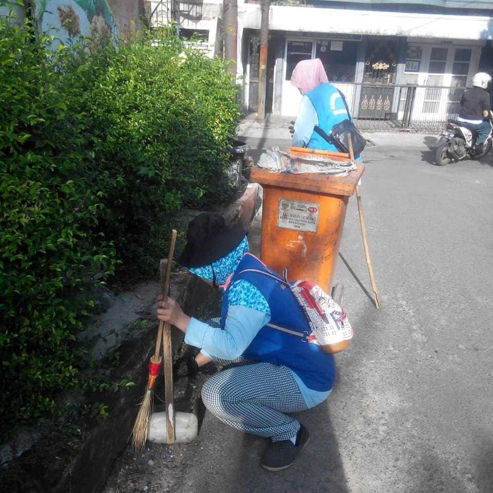 kel_cicadas's tweet photo. Giat gober rabu pagi kel cicadas
@mangoded_md @pembdg @dlhk_kotabandung @cibkid.tersenyum https://t.co/RgSTPq6CW1