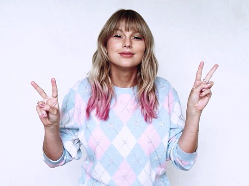 clearstarglue's tweet photo. On tonight's episode of: TRYING TO GET TO TS7, we decode @katyperry's tweet of @taylorswift13's "PEACE AT LAST" cookies.
The ring from the #MElyricvideo is on the lazy Susan. There is a cobra, presumably, Karyn! & multiple polaroids! I can only figure out Benji!โ๏ธ#TS7EasterEggs https://t.co/otRxlIAhPJ