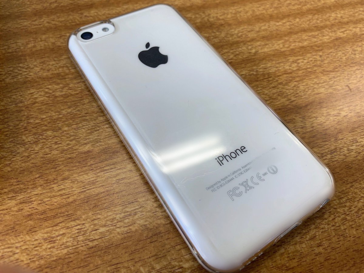 てけみん Iphone 5c こういうポップな機種もアルミとは違う魅力がある 個人的に5cは一番好きな機種 復刻してほしいな笑 Iphone5c Iphone Ios1033 Apple エアージャケット