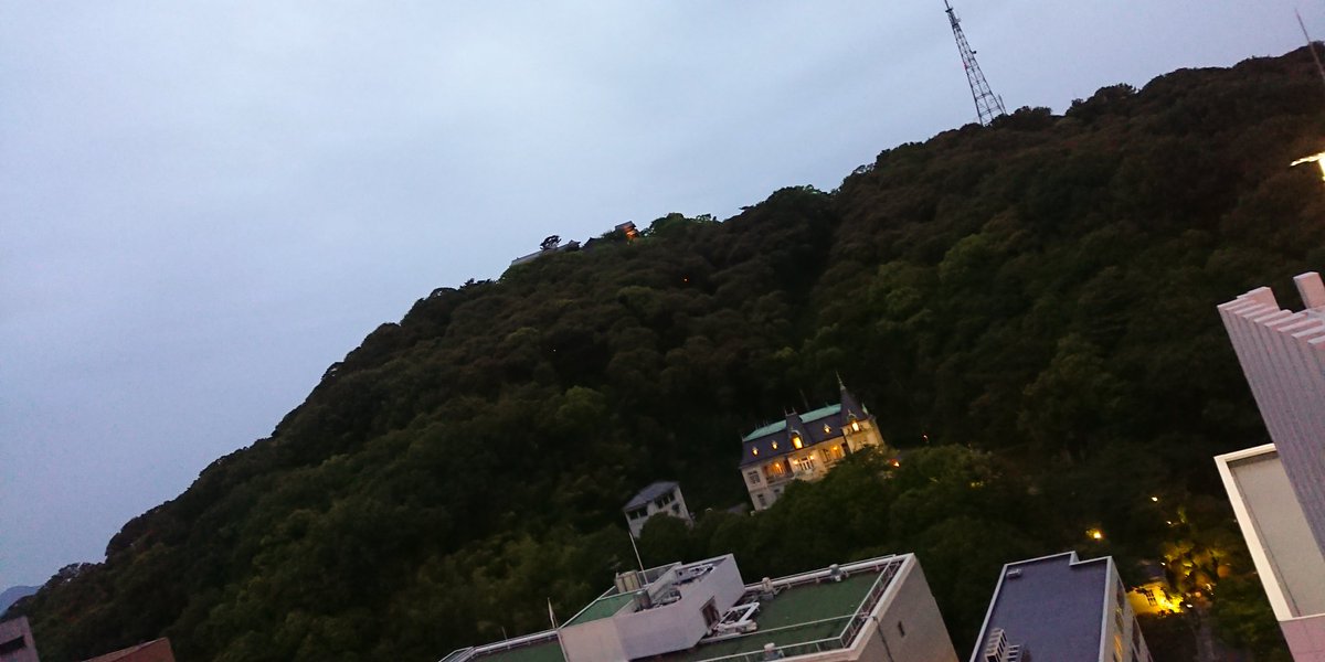 anacpmatsuyama's tweet photo. お仕事帰りに。日頃頑張っている自分へのご褒美に。
夕陽が織り成す空のグラデーション。
爽やかな風が心地よい、上質の大人テラスで最高の1杯を🍻♪
詳細・ご予約はこちら
https://t.co/UjNYAfqzG4
#ビアガーデン #roofgarden #14fl #14flbg #夕陽 https://t.co/Xtoi15zF1s