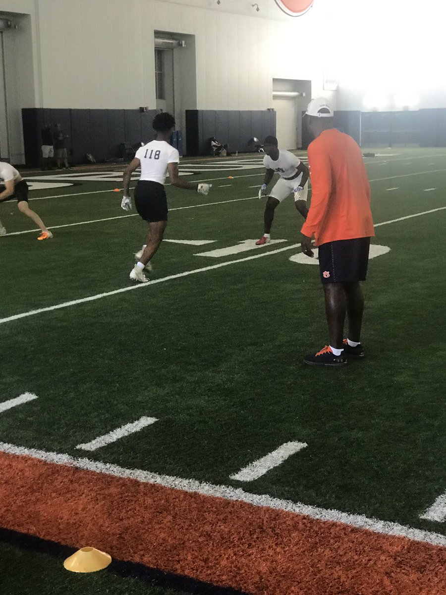 Lpokabaseball's tweet photo. Aaron Frazier getting some work in at the Auburn camp this afternoon! #pokapride @AaronF1430 @LoachapokaAD https://t.co/GaS3zUHFtx